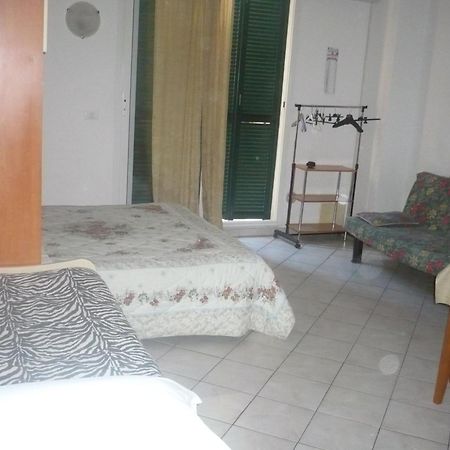Villamareblu Ventimiglia Habitación foto